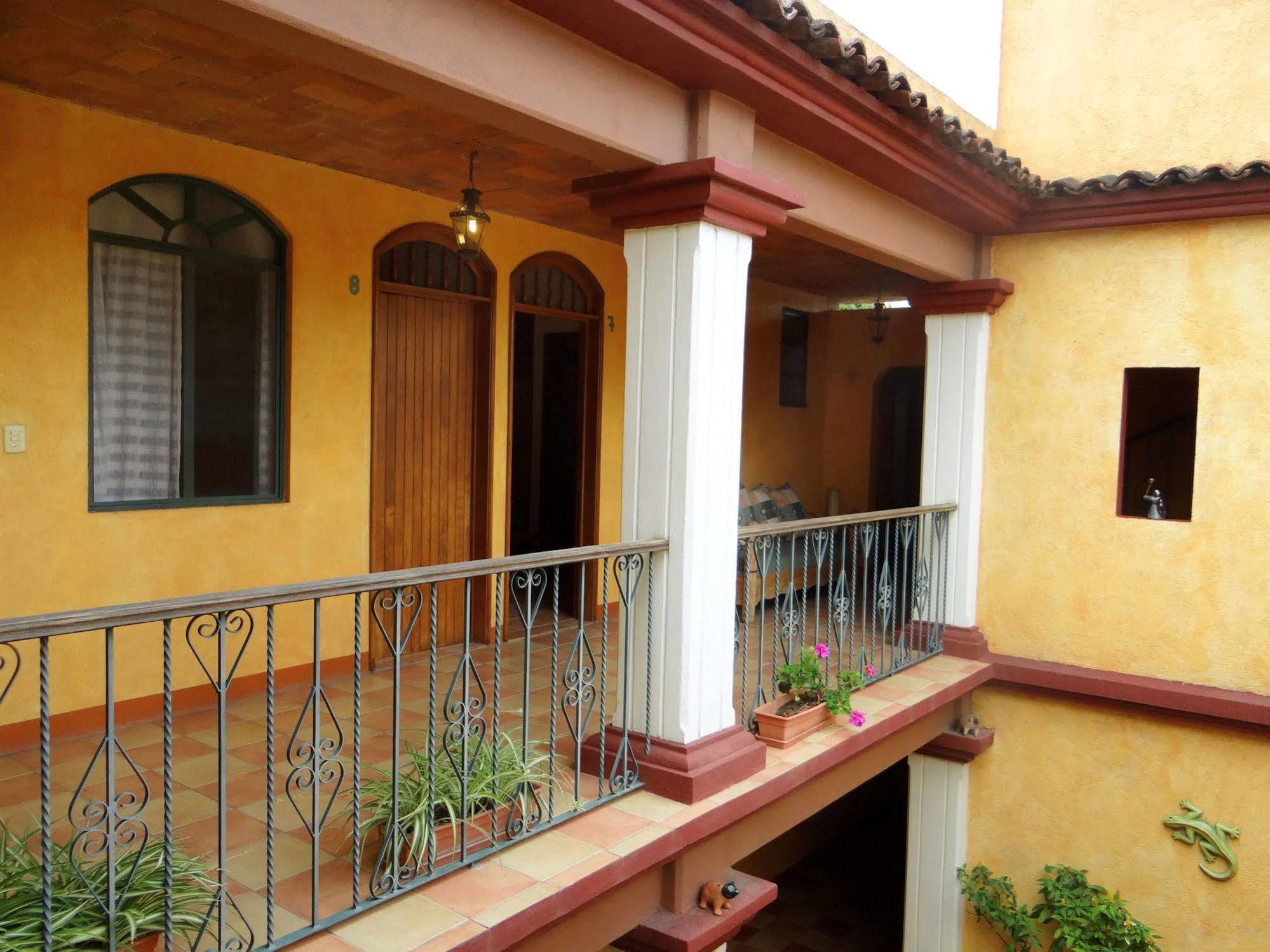 Отель Casa Lidia Oaxaca Экстерьер фото