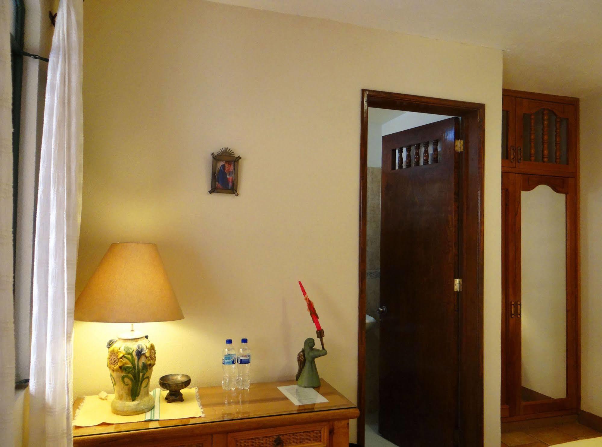 Отель Casa Lidia Oaxaca Экстерьер фото